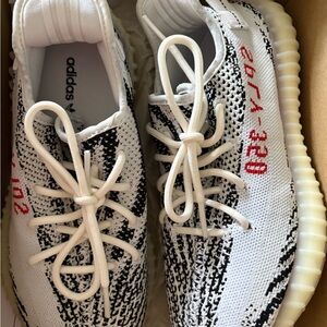 Adidas Yeezy Boost 350 V2 Box